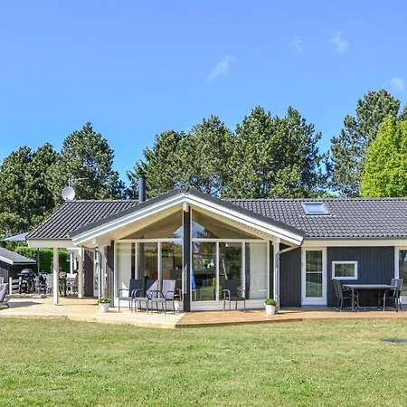 3 Bedroom In Holiday home