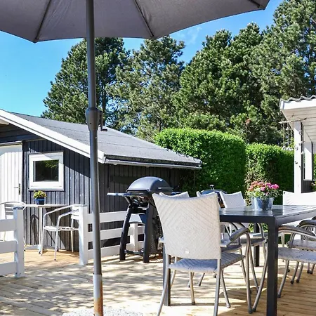 3 Bedroom In Holiday home